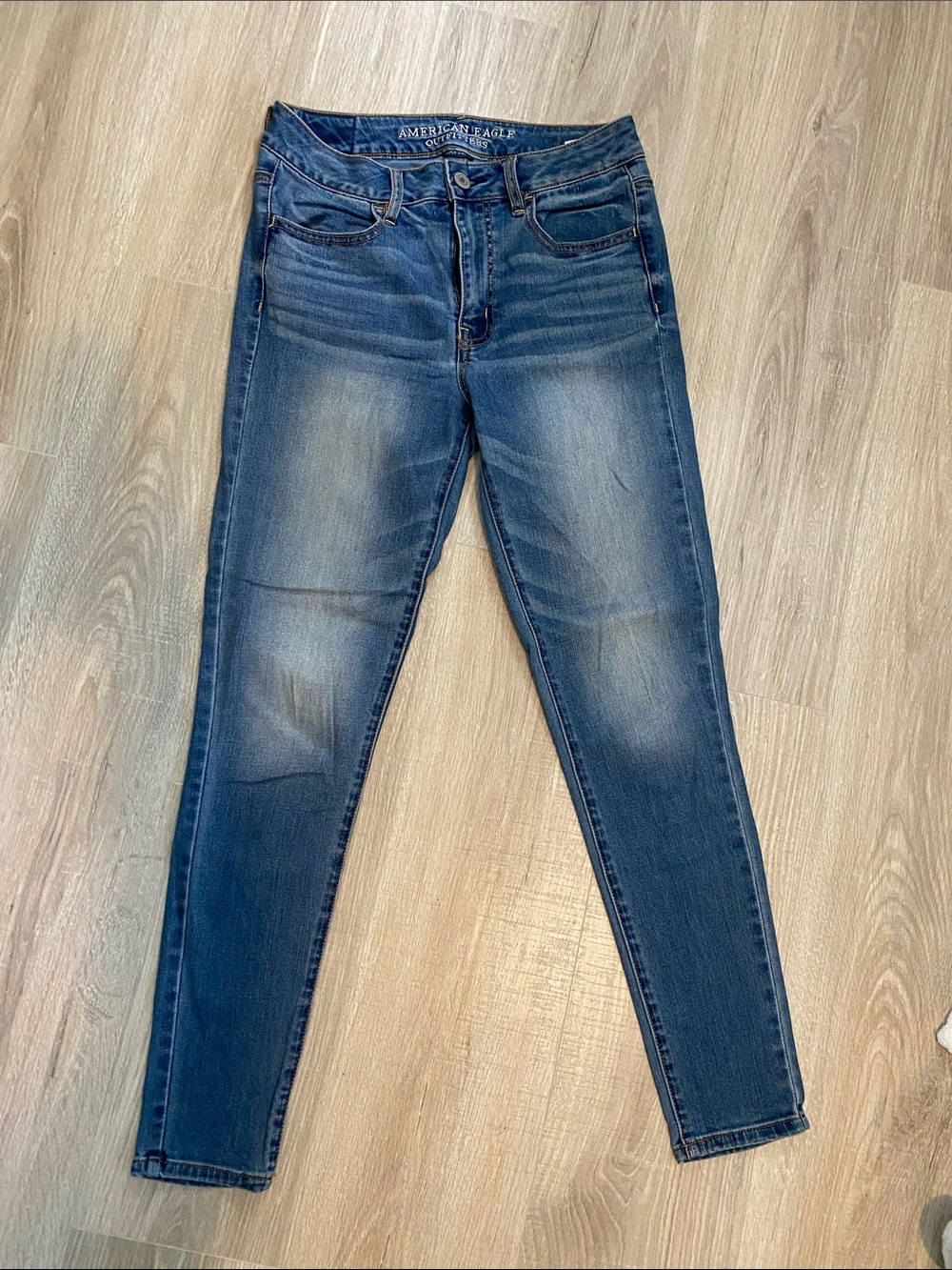 American Eagle Outfitters Dark Blue jegging with Faded Detailing